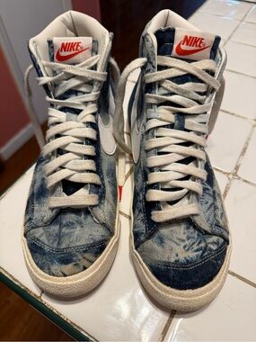 Limited Edition Nike Denim Blazers Women’s Size 9
